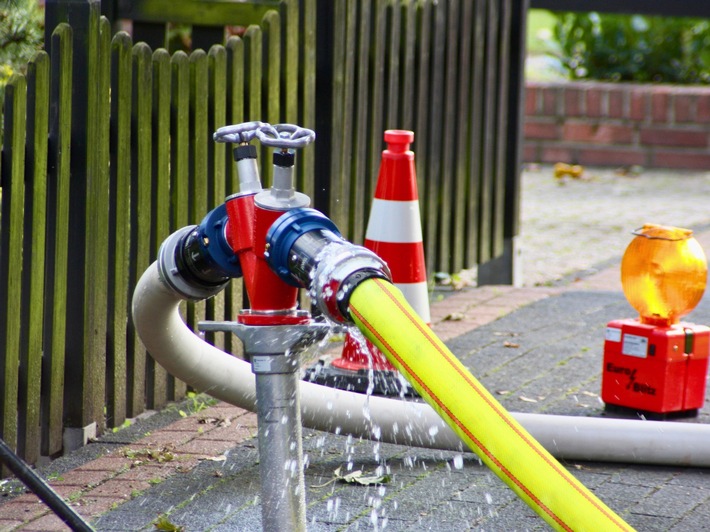 FW Hünxe: Vermeintlicher Wasserrohrbruch in Hünxe