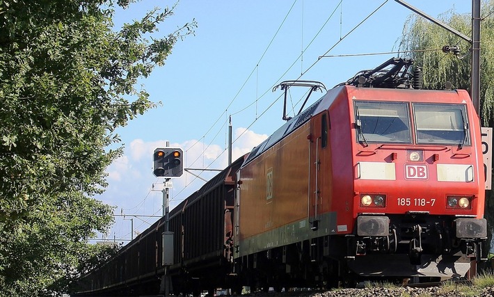 BPOL-KS: Mann zwingt Güterzug zur Schnellbremsung