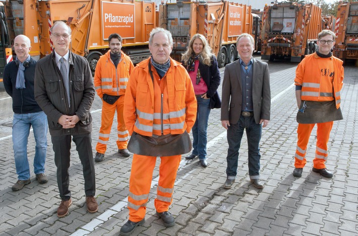 Das Erste: "Die Drei von der Müllabfuhr" sind wieder im Einsatz / Drehstart für zwei neue Filme mit Uwe Ochsenknecht, Jörn Hentschel und Aram Arami