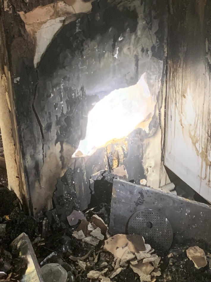 POL-ME: Technischer Defekt verursachte Brand in Einfamilienhaus - Hilden - 2204132