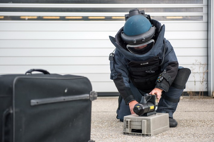 BPOL NRW: Bundespolizei fordert Entschärfer an - ein vergessener Koffer könnte teuer werden
