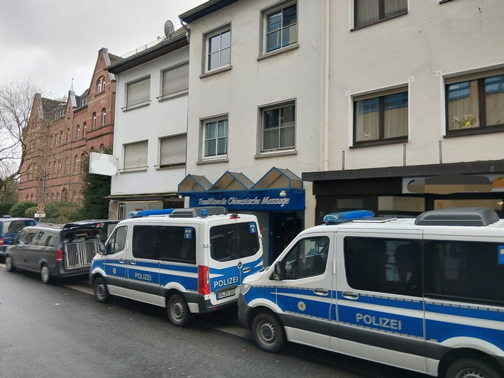 BPOL NRW: Einsatz gegen Menschenhandel und gewerbsmäßiges Einschleusen von Ausländern- Durchsuchungen in zwei Bundesländern - drei Haftbefehle vollstreckt - Maßnahmen und Ermittlungen dauern an