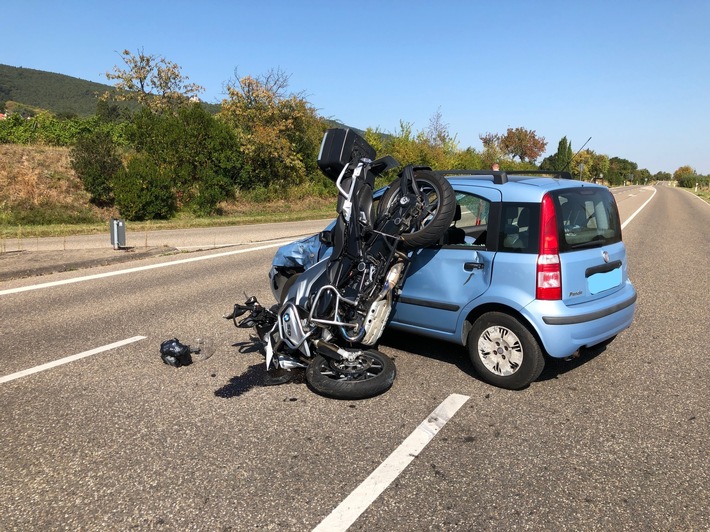 POL-PDLD: Gleisweiler - Schwerverletzter Motorradfahrer nach Vorfahrtsunfal