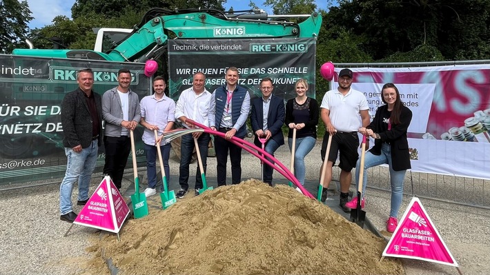 Spatenstich in Pfeffenhausen: Telekom startet geförderten Glasfaserausbau in den Ortsteilen