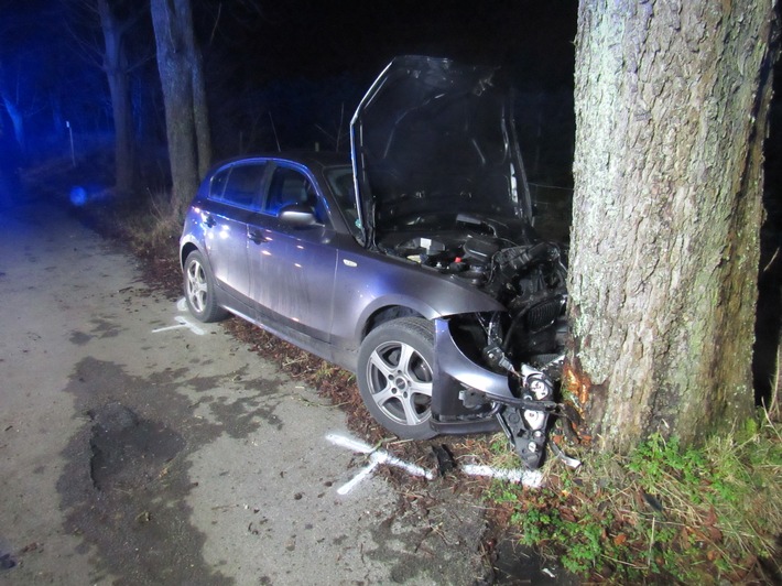 POL-ME: Von der Fahrbahn abgekommen - Eine Person schwer verletzt - Velbert - 2201062