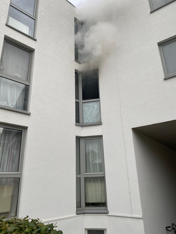 FW-DT: Wohnungsbrand - Feuer MiG (Menschenleben in Gefahr)