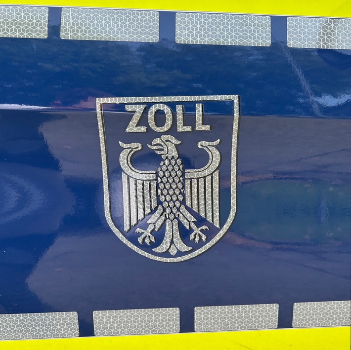 HZA-A: Zoll kontrolliert Barbershops in Augsburg
