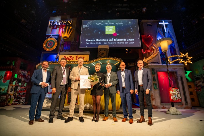 Klima-Kiste gewinnt ADAC Publikumspreis / Deutscher Tourismuspreis in Hamburg verliehen / Platz 1 geht an "Urlaub. Ganz ohne eigenes Auto. SMILE24 - Mobil in der Region an Schlei und Ostsee"