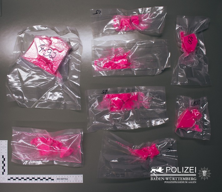 POL-AA: RMK: Gemeinsame Pressemitteilung der Staatsanwaltschaft Stuttgart und des Polizeipräsidiums Aalen Schorndorf: Ein Kilogramm &quot;Pink Kokain&quot; sichergestellt