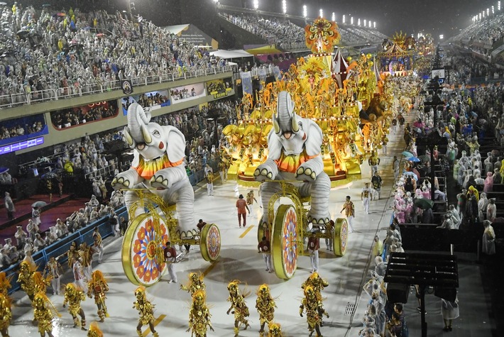 Karneval in Rio - das Spektakel des Jahres / Nach zweijähriger Pause finden die Paraden im Sambódromo zwischen dem 20. und 30. April 2022 statt - geboten wird ein rauschendes Fest
