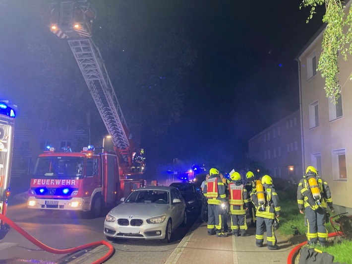 FW-OB: Küchenbrand im Mehrfamilienhaus