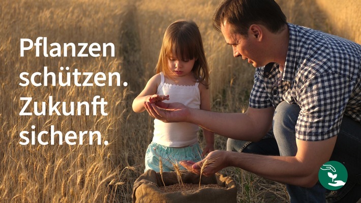 Pflanzen schützen - Ernten, Versorgung, Zukunft sichern. Eine neue Kampagne zeigt, wie wichtig innovativer Pflanzenschutz in der Praxis ist / Weiterer Text über ots und www.presseportal.de/nr/159684 / Die Verwendung dieses Bildes für redaktionelle Zwecke ist unter Beachtung aller mitgeteilten Nutzungsbedingungen zulässig und dann auch honorarfrei. Veröffentlichung ausschließlich mit Bildrechte-Hinweis.
