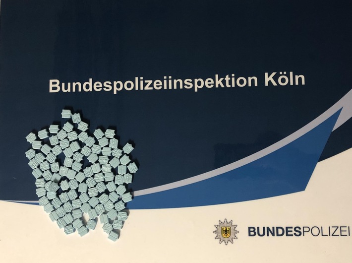 BPOL NRW: Bundespolizei beschlagnahmt 100 Ecstasytabletten