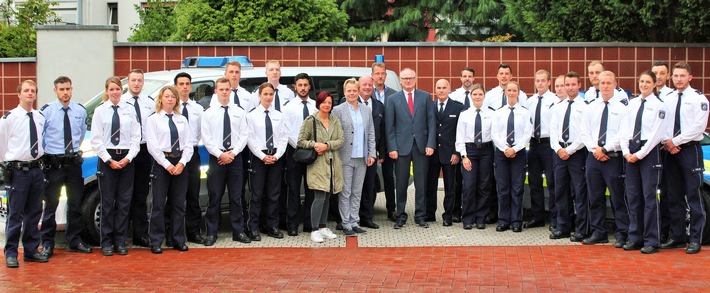 POL-HAM: 24 neue Polizistinnen und Polizisten begrüßt