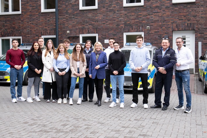 POL-RE: Kreis Recklinghausen: Junge Auszubildende geben Einblicke in die Arbeit der Polizei Recklinghausen