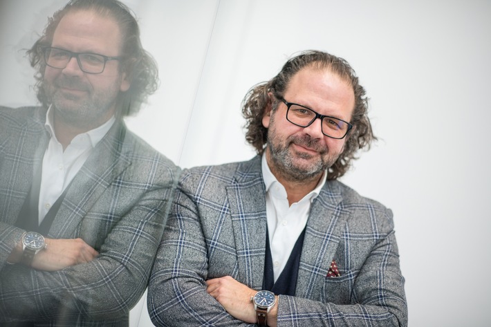 SKODA Chefdesigner Oliver Stefani: "Automobildesign muss emotional sein" (FOTO)