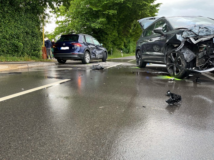 POL-GM: Beim Abbiegen zusammengestoßen