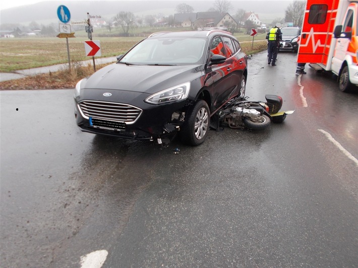 POL-MI: Preußisch Oldendorf: Kradfahrer rutscht in den Gegenverkehr