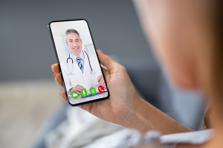 Weltpremiere COVID-SCHUTZSCHILD: Mit der Digitalisierung der Heilkunde kann in Corona-Zeiten erstmals auf Distanz behandelt werden. / Weiterer Text über ots und www.presseportal.de/nr/152121 / Die Verwendung dieses Bildes ist für redaktionelle Zwecke honorarfrei. Veröffentlichung bitte unter Quellenangabe: "obs/COVID SCHUTZSCHILD by Beate Beierle/Andrey Popov"