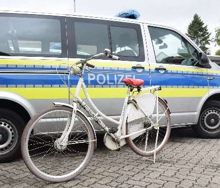 POL-HM: Nach Diebstahl von Fahrrädern. Wer kennt die Eigentümer dieser Räder?
(1096625/18)