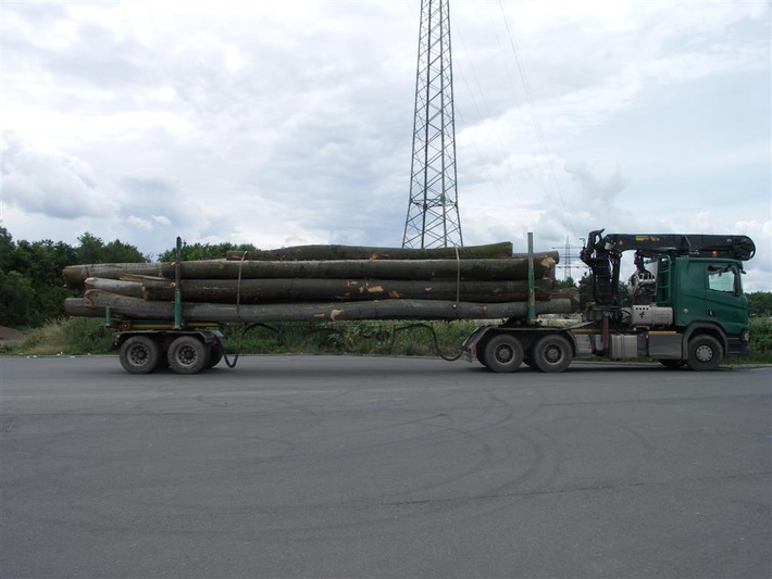 POL-PPTR: Holztransport mit über 50 Tonnen auf BAB A-1 gestoppt