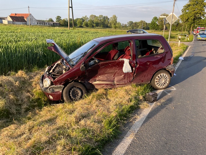 FW Alpen: Verkehrsunfall mit Elektrofahrzeug
