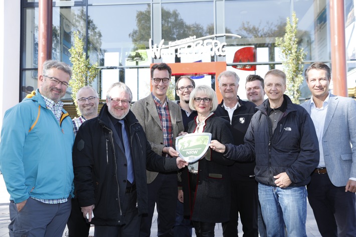 Winterberg ist NRW-Wanderbahnhof des Jahres 2018 - NRW-Verkehrsminister Hendrik Wüst übergab die Auszeichnung