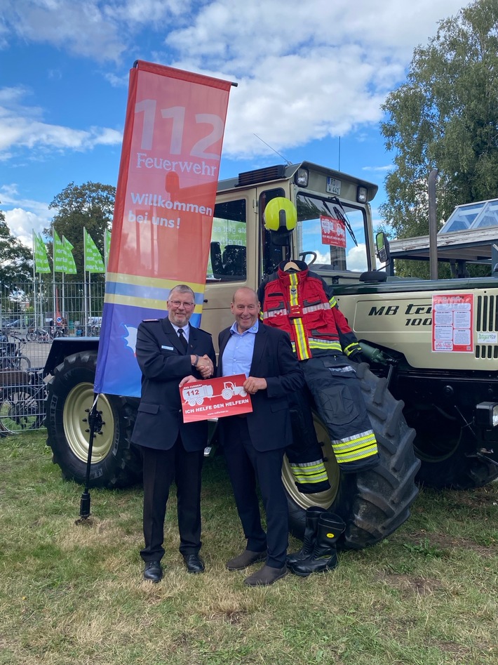 FW-LFVSH: "Red Farmer" in Schleswig-Holstein: Landwirte und Feuerwehren stärken Zusammenarbeit - Landwirtschaftsminister Werner Schwarz übernimmt die Schirmherrschaft