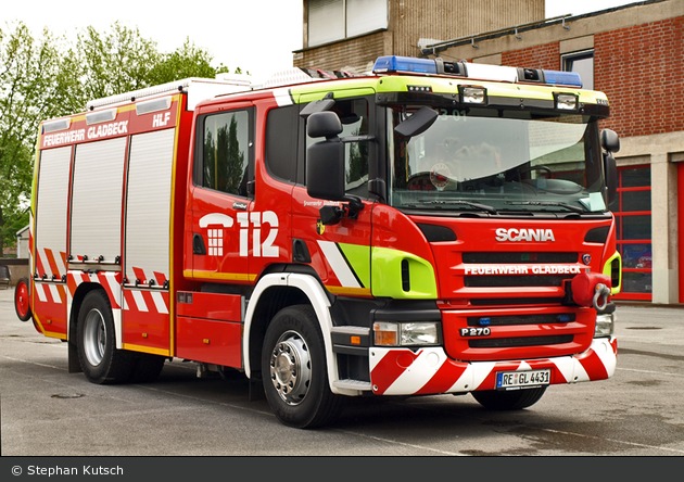 FW-GLA: Umgestürzter Abrollkipper erfordert Einsatz der Feuerwehr