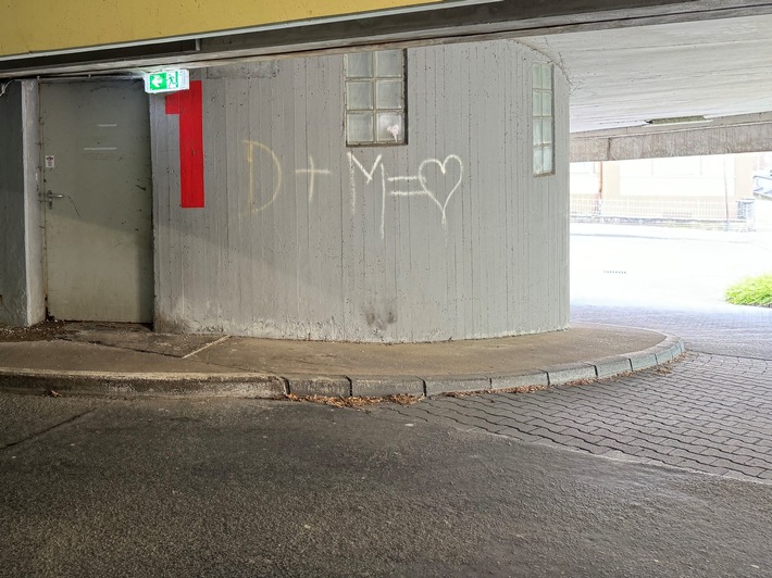 POL-HM: Mehrere Sachbeschädigungen durch Graffiti