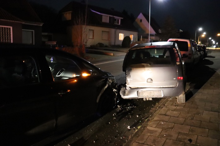 POL-HF: 38-Jähriger fährt in geparkten Opel - Verkehrsunfall unter Alkoholeinfluss