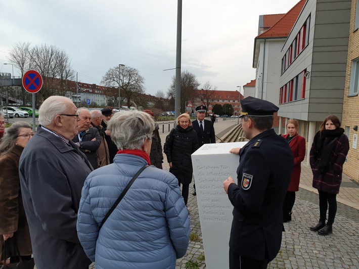 POL-HRO: 30 Jahre deutsche Einheit - Polizeiinspektion Rostock beteiligt sich an der Dialogreihe "Deutschland im Gespräch: Wie wollen wir miteinander leben?"