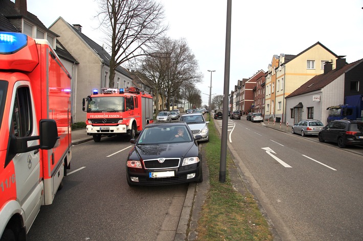 FW-E: Zimmerbrand in zweieinhalbgeschossigen Wohn- und Geschäftshaus, keine Verletzten