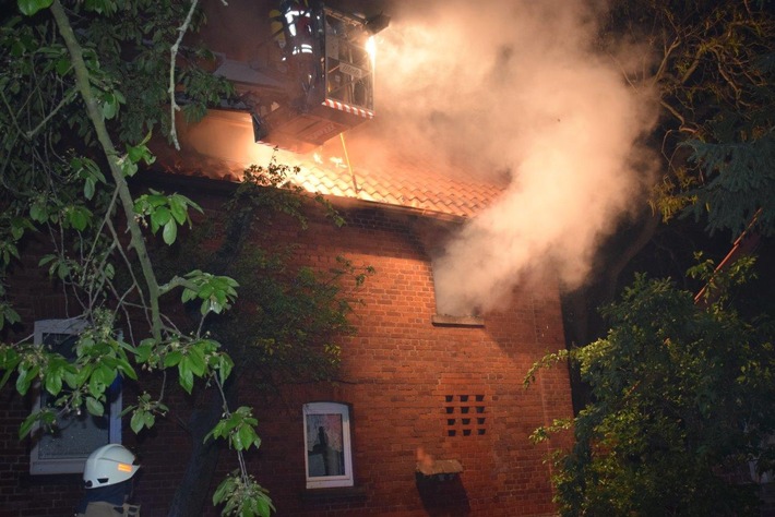 POL-NI: Wohnhausbrand mit verletzten Personen
