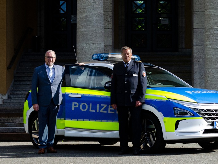 POL-OLD: +++ Polizeivizepräsident Bernd Deutschmann in den Ruhestand verabschiedet +++ In 43 Dienstjahren zahlreiche Führungspositionen bekleidet +++