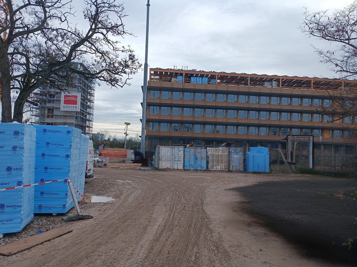 Maßstäbe setzen in Sachen Nachhaltigkeit – mit RAVATHERM Dämmplatten für begrünte Umkehrdächer