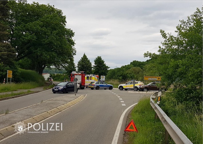 POL-PPWP: Beim Abbiegen Mopedfahrer übersehen...