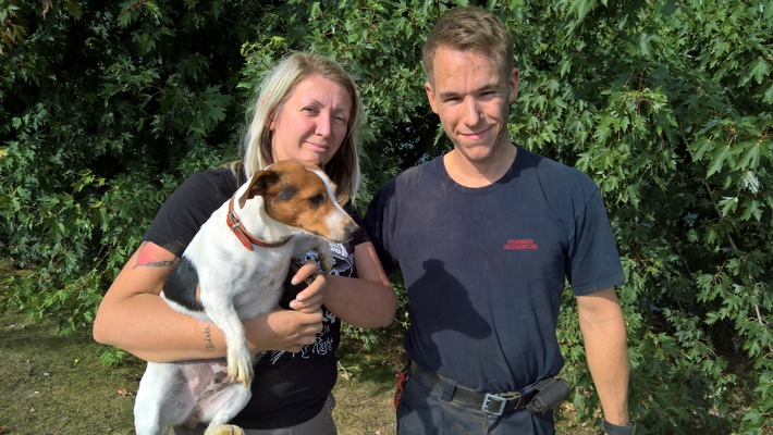 FW-GE: Feuerwehr rettet Jack Russel Terrier aus Erdbau