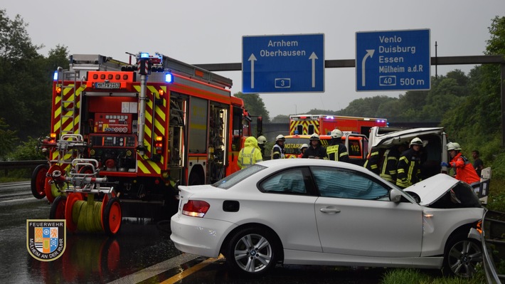 FW-MH: Unfall auf der Autobahn 3 - mehrere Personen verletzt