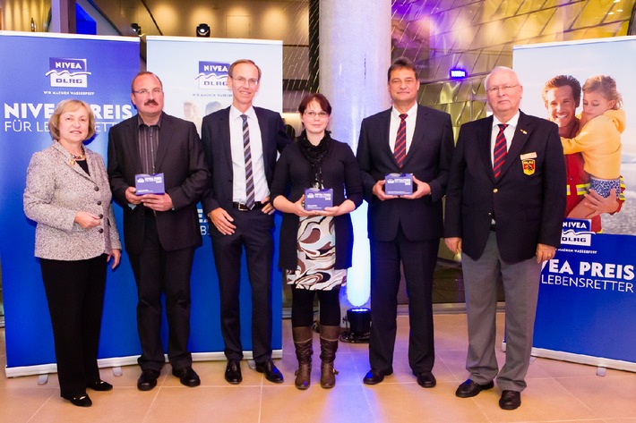 NIVEA-Preis für Lebensretter 2012 in Hamburg verliehen / 
Staatsministerin Prof. Dr. Maria Böhmer betont in ihrer Laudatio die Bedeutung von Zivilcourage und bürgerschaftlichem Engagement (BILD)
