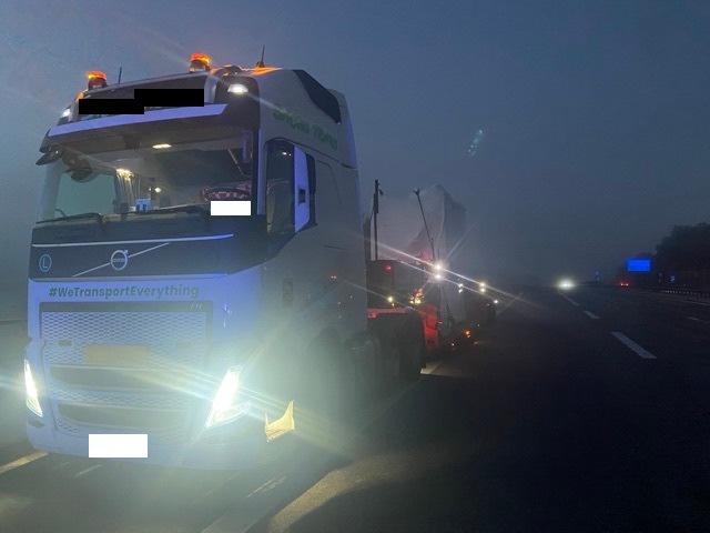 POL-CUX: Schwertransport mit technischem Defekt auf der BAB27 - Auffahrt der AS Wulsdorf in Richtung Cuxhaven voll gesperrt