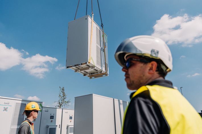 iwell präsentiert Energiemanagement-System der neuen Generation für Gewerbe und Industriekunden auf der Smarter E 2025