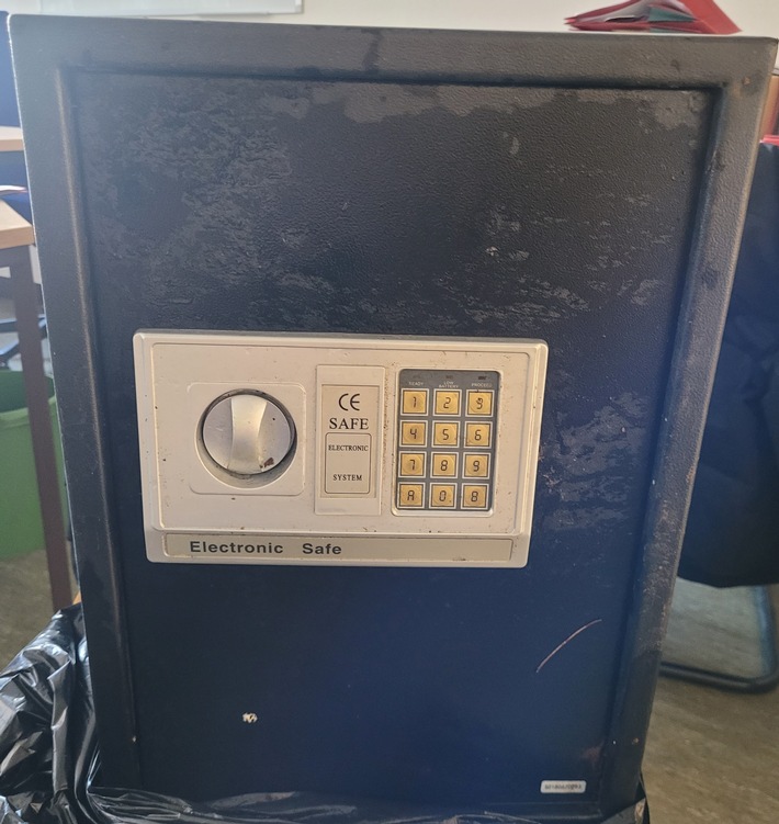 POL-OL: Tresor in Tweelbäke aufgefunden - Polizei sucht Eigentümer