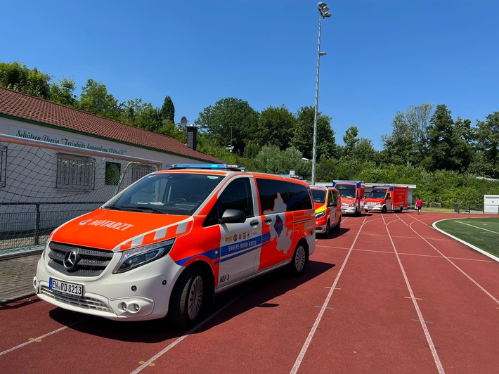 FW-Velbert: 12 Personen kollabieren bei Sportfest in Velbert-Langenberg