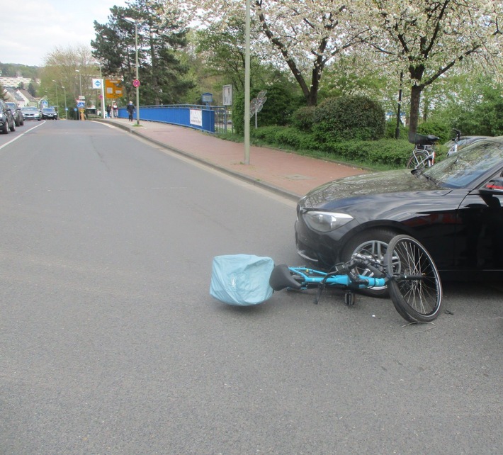 POL-RBK: Leichlingen - Pedelecfahrerin auf falscher Straßenseite angefahren und verletzt