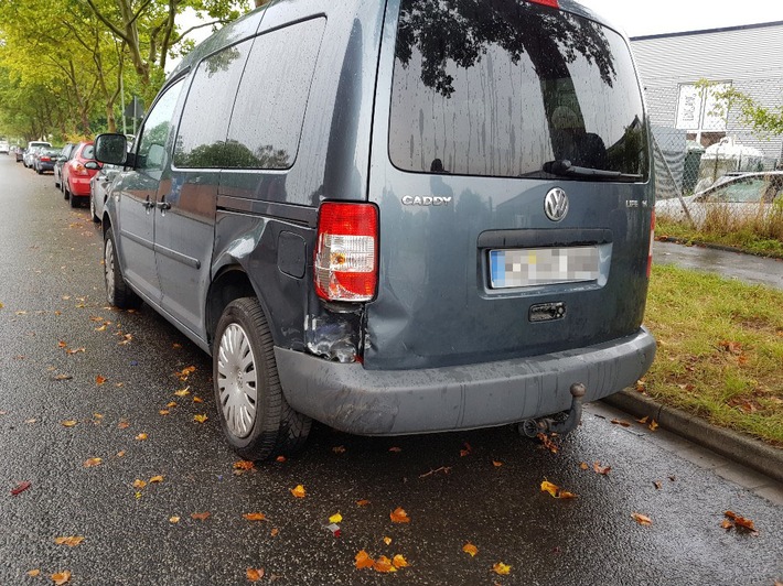 POL-KS: Hinweise nach Unfallflucht in Ochshäuser Straße erbeten: Unbekannter krachte in VW Caddy