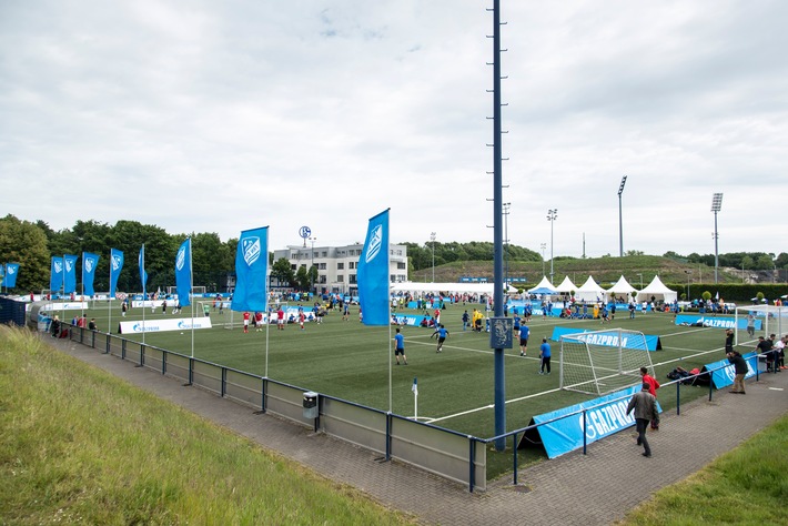 Anstoß zum GAZPROM Fan Cup auf Schalke