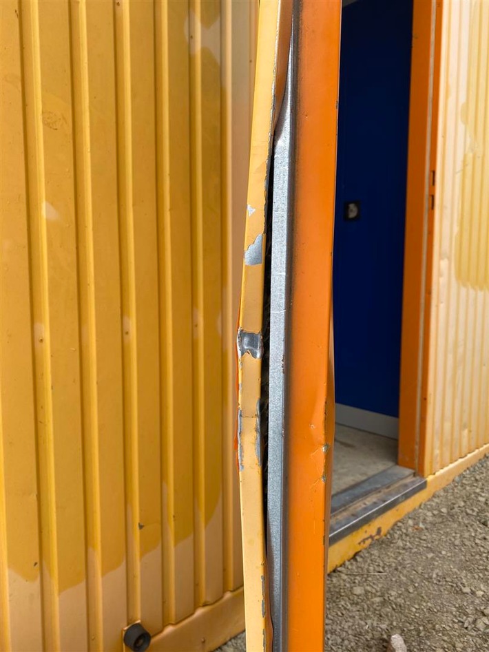 POL-PDKL: Mehrere Container aufgebrochen - Hoher Schaden