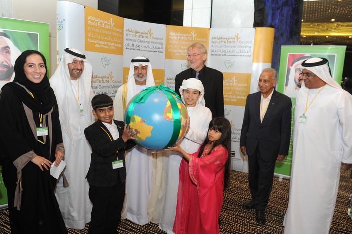 Klimawandel: Jakob von Uexküll mahnt &quot;umgehenden Kurswechsel&quot; an / Wissenschaftsminister eröffnet erstes World Future Council Jahrestreffen in Abu Dhabi (BILD)
