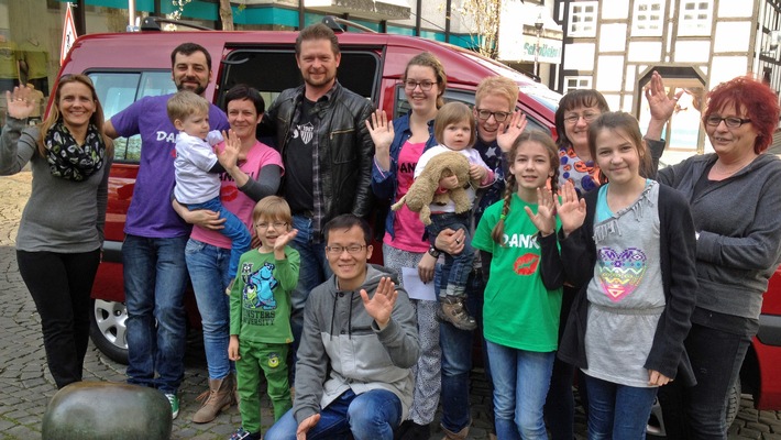 Feilschen, Handeln und Verkaufsaktionen: RTL II-Autoexperte Det Müller ist zurück mit neuen Folgen von "Mein neuer Alter" / Großfamilie sucht Kleinbus / Sendetermin: 20. Juli, um 19:00 Uhr bei RTL II